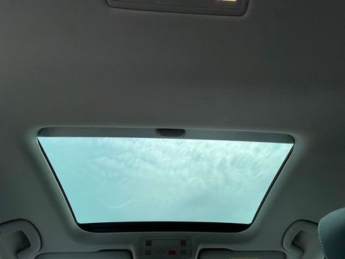 Used 2023 Volkswagen Jetta SE w/ Panoramic Sunroof Package FWD image 23