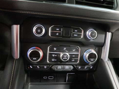 Used 2022 GMC Yukon SLT w/ SLT Luxury Package AWD/4WD image 11