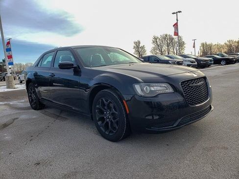 Used 2020 Chrysler 300 Touring w/ Sport Appearance Package image 3