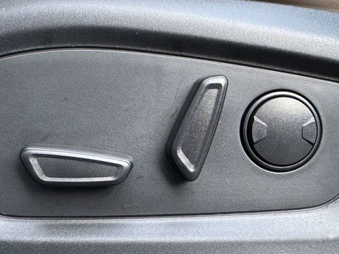 Used 2023 Ford Explorer XLT w/ Equipment Group 202A image 20