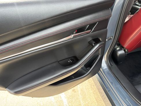 Used 2022 MAZDA MAZDA3 s image 31
