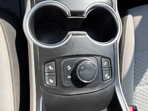 Used 2020 GMC Terrain SLE w/ Driver Convenience Package FWD image 17