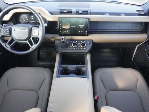 New 2025 Land Rover Defender 110 X-Dynamic SE image 9