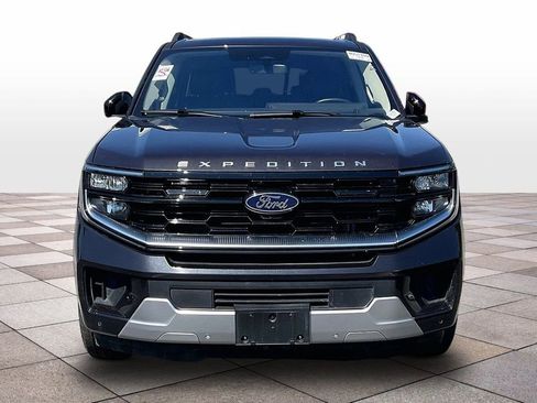 Certified 2025 Ford Expedition Platinum w/ Driver's Package AWD/4WD image 3