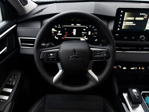 New 2026 Mitsubishi Outlander SE AWD/4WD image 11