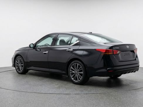 Used 2025 Nissan Altima 2.5 SV image 6