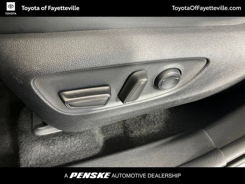 Used 2021 Toyota Highlander XSE FWD image 32