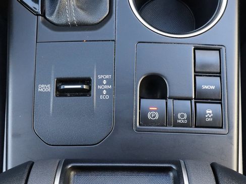 Used 2023 Toyota Highlander XLE image 22