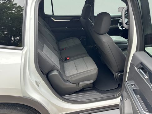 Used 2025 GMC Acadia Elevation FWD image 11