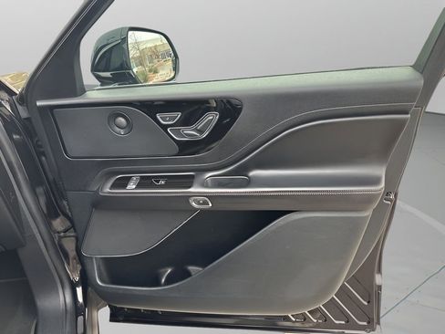 Used 2022 Lincoln Aviator Reserve w/ Elements Package Plus image 13