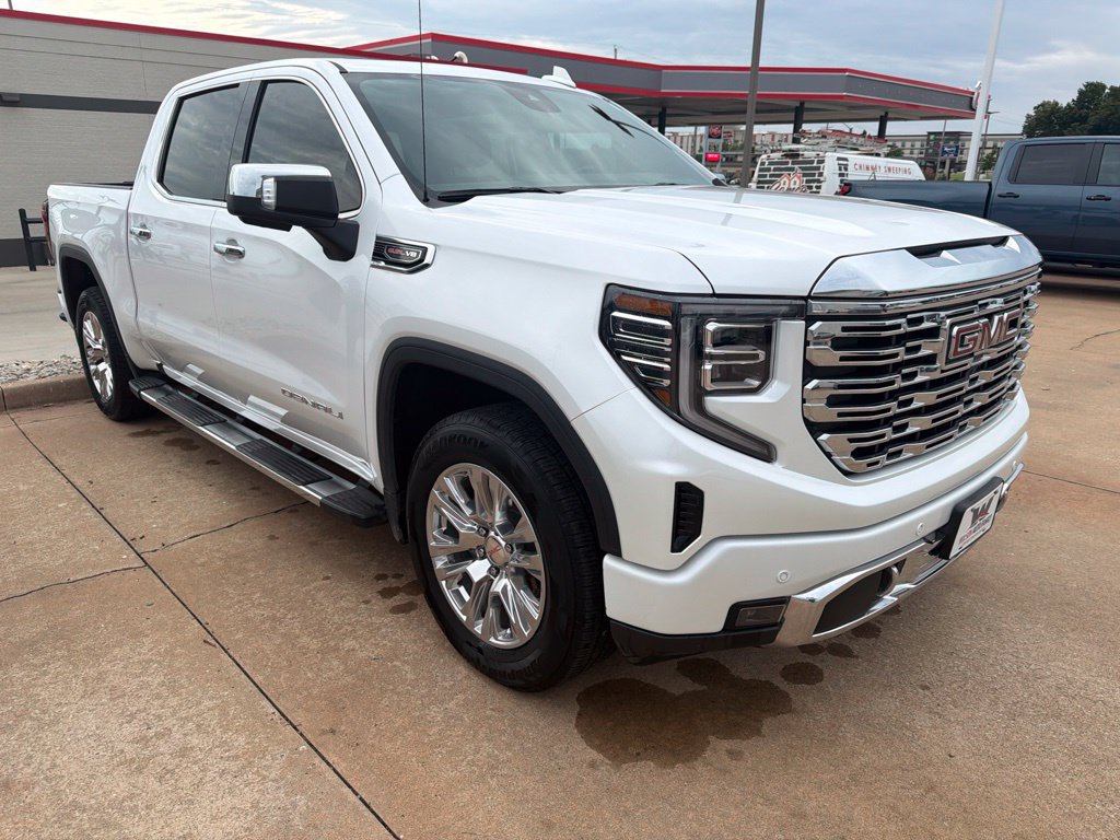 Used 2024 GMC Sierra 1500 Denali w/ Technology Package AWD/4WD image 2
