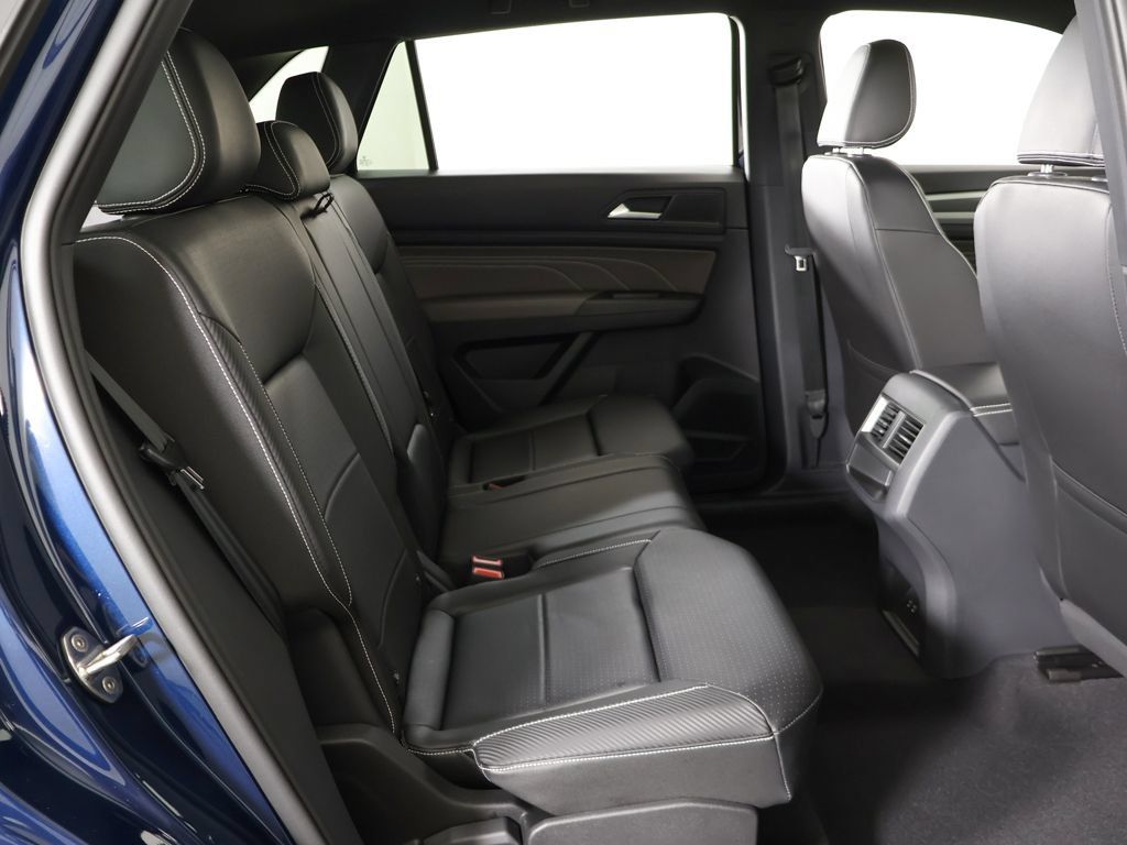 Used 2023 Volkswagen Atlas Cross Sport SEL R-Line AWD/4WD image 39