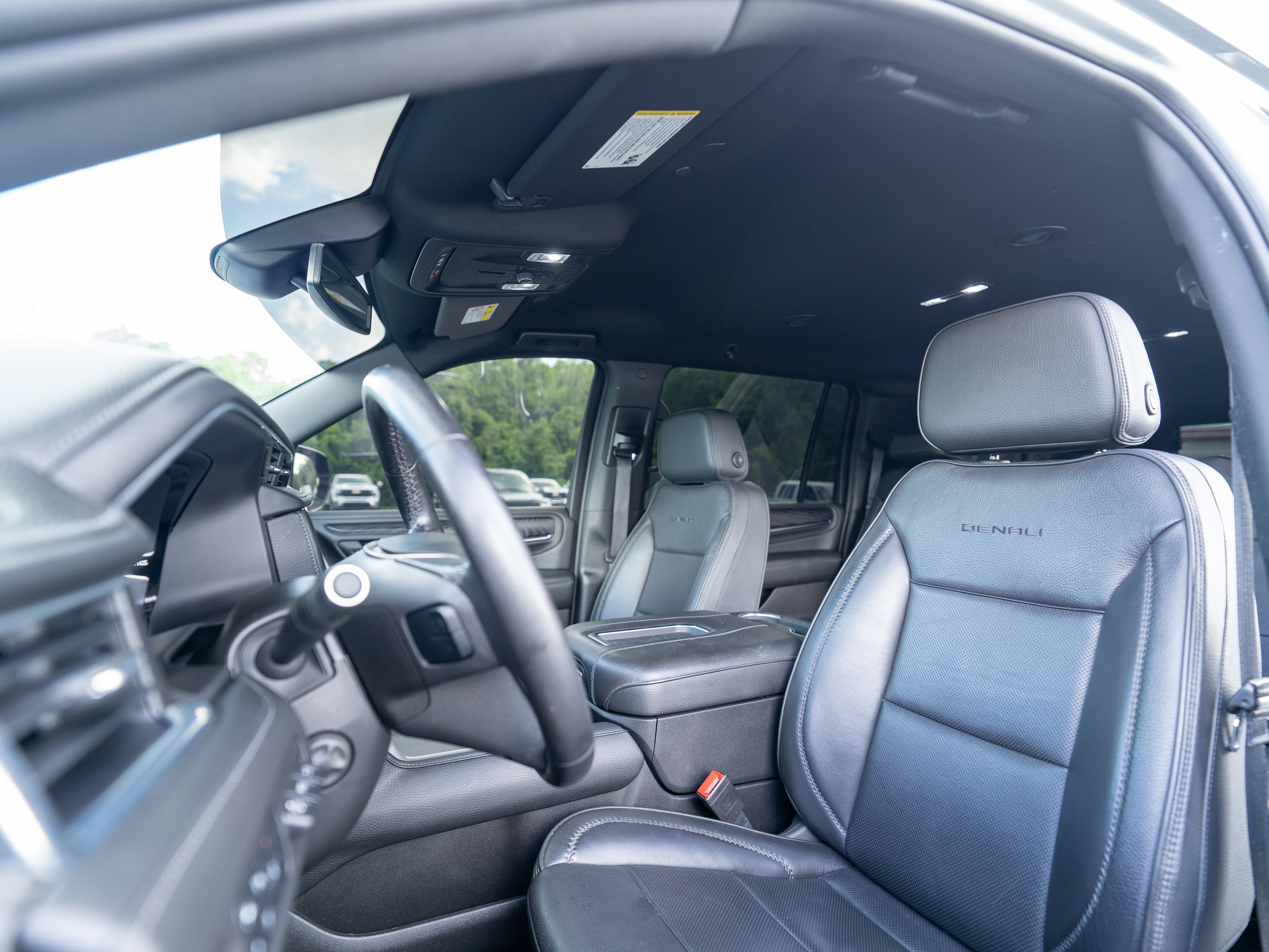Used 2023 GMC Yukon XL Denali RWD image 8