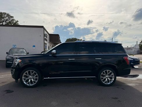 Used 2018 Ford Expedition Platinum RWD image 2