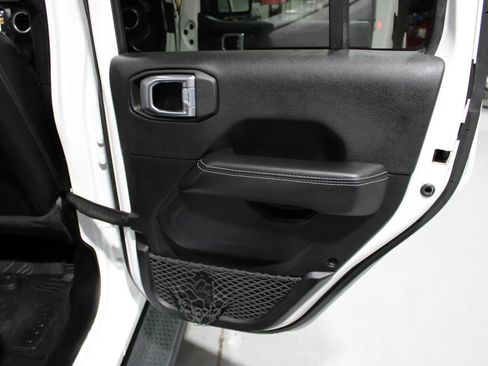 Used 2021 Jeep Wrangler Unlimited Sahara AWD/4WD image 6