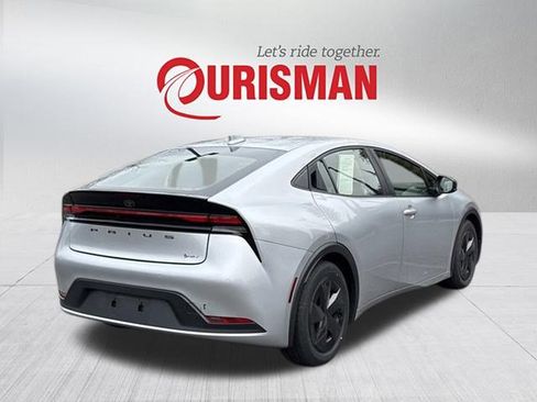 Used 2023 Toyota Prius LE image 2