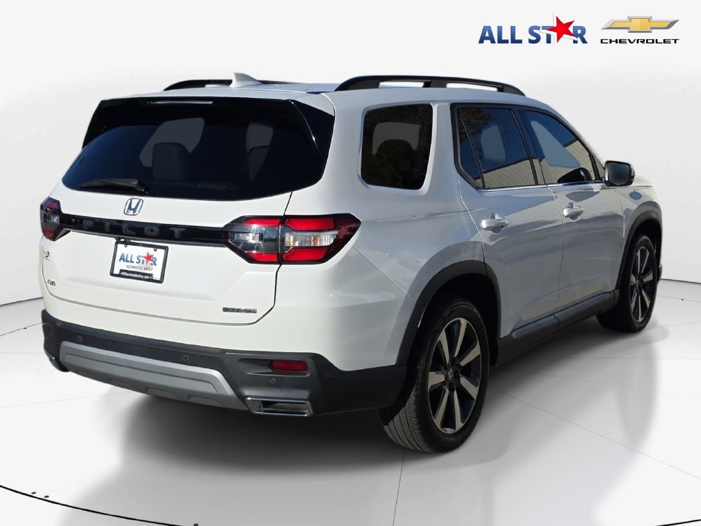Used 2025 Honda Pilot Touring image 3