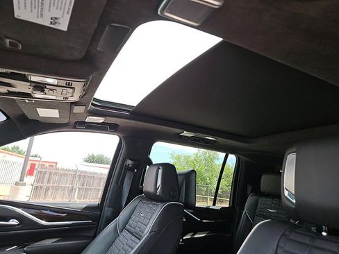 Used 2024 Cadillac Escalade ESV Sport Platinum AWD/4WD image 13