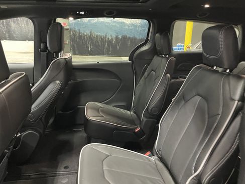 New 2026 Chrysler Pacifica Limited w/ S Appearance Package AWD/4WD image 14