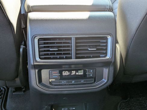 Used 2025 Volkswagen Atlas SE image 31