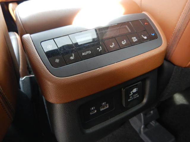 Used 2024 Nissan Pathfinder Platinum AWD/4WD image 15