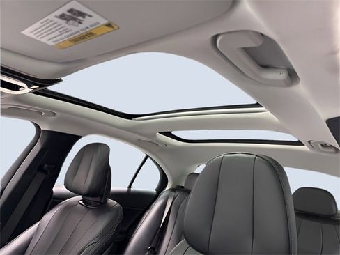 Used 2025 Mercedes-Benz E 350 4MATIC Sedan image 30