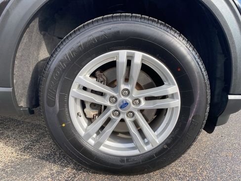 Used 2022 Ford Explorer XLT w/ Equipment Group 202A image 9