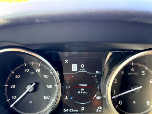 Used 2018 Land Rover Discovery Sport HSE image 11