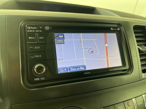 Used 2013 Toyota Sienna SE image 11