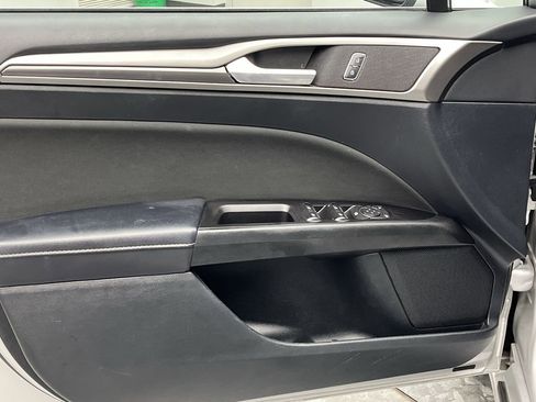 Used 2017 Ford Fusion SE image 7