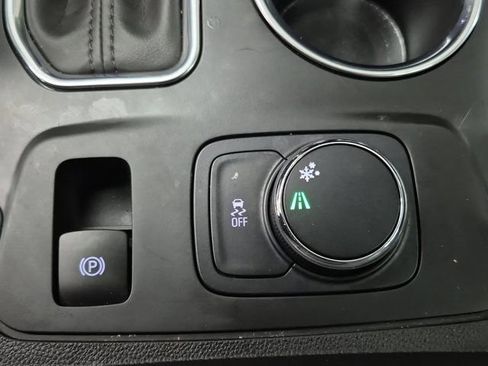 Used 2020 Chevrolet Traverse LT w/ LT Premium Package image 33