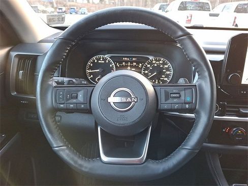 Certified 2024 Nissan Pathfinder SL image 16