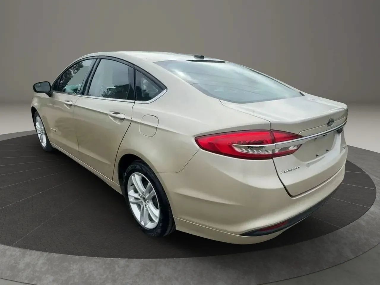 Used 2018 Ford Fusion S FWD image 4