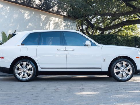 Certified 2021 Rolls-Royce Cullinan image 5