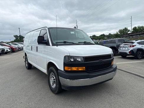 Used 2022 Chevrolet Express 2500 w/ Driver Convenience Package RWD image 9