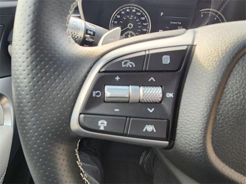 Used 2025 Genesis G70 2.5T image 7