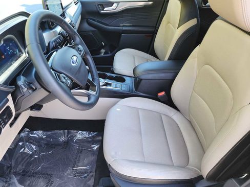 Used 2022 Ford Escape Titanium image 15