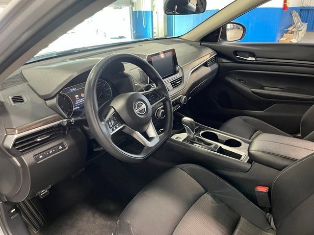 Used 2024 Nissan Altima 2.5 SV FWD image 23