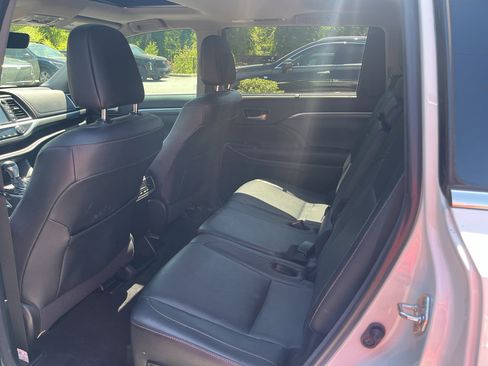 Used 2018 Toyota Highlander Limited image 5