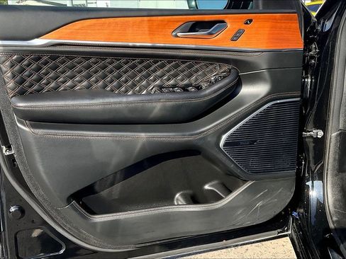 Used 2023 Jeep Grand Cherokee L Summit image 18