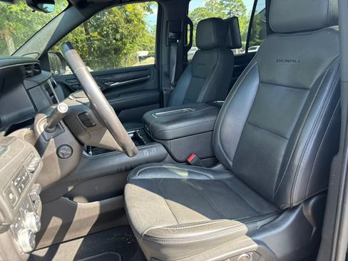 Used 2021 GMC Yukon Denali w/ Denali Ultimate Package AWD/4WD image 11