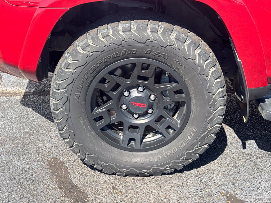 Used 2020 Toyota 4Runner TRD Off-Road Premium AWD/4WD image 24