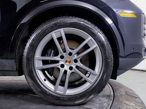 Used 2025 Porsche Cayenne image 23