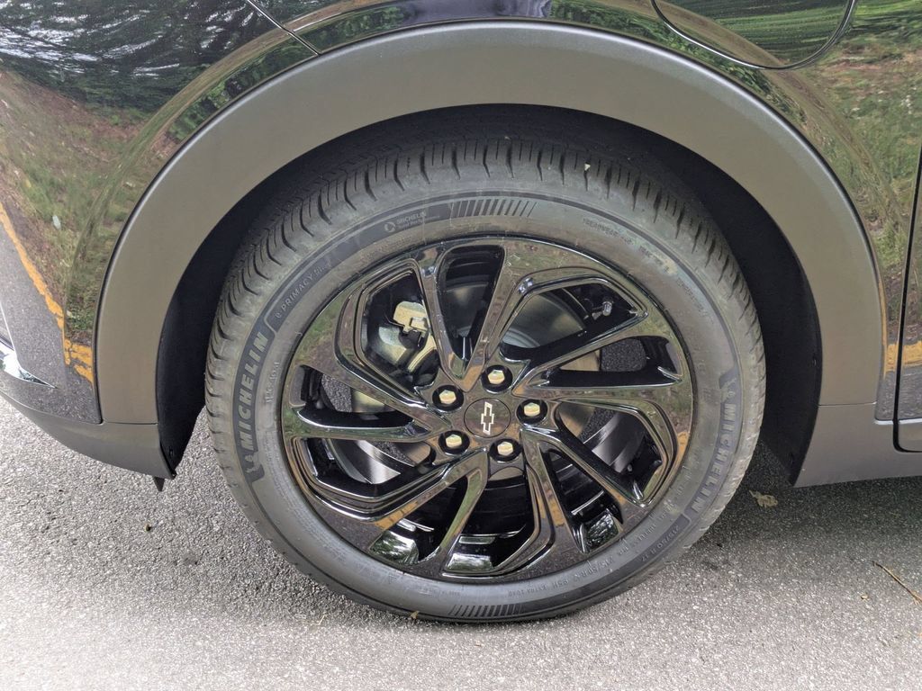 New 2027 Chevrolet Bolt RS FWD image 7