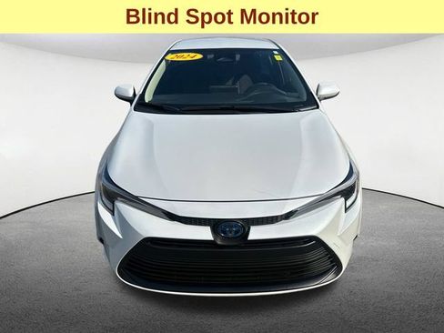 Used 2024 Toyota Corolla LE w/ LE Convenience Package FWD image 4