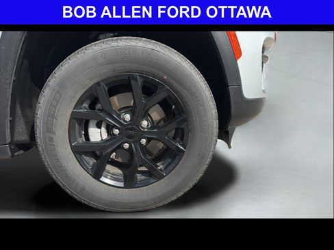Used 2025 Jeep Grand Cherokee Altitude AWD/4WD image 25
