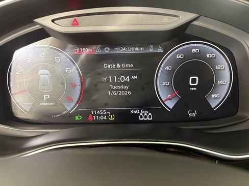 Used 2025 Audi Q8 Prestige image 25