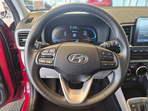 Used 2025 Hyundai Venue SEL FWD image 16
