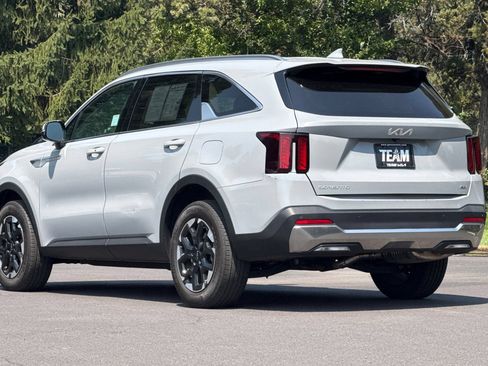 Used 2025 Kia Sorento S AWD/4WD image 6