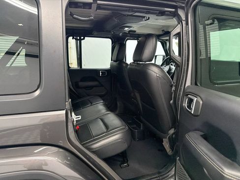 Used 2018 Jeep Wrangler Unlimited Sahara AWD/4WD image 16